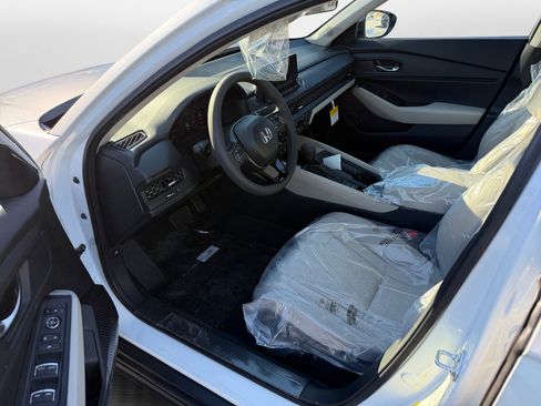 New 2025 Honda Accord SE image 9