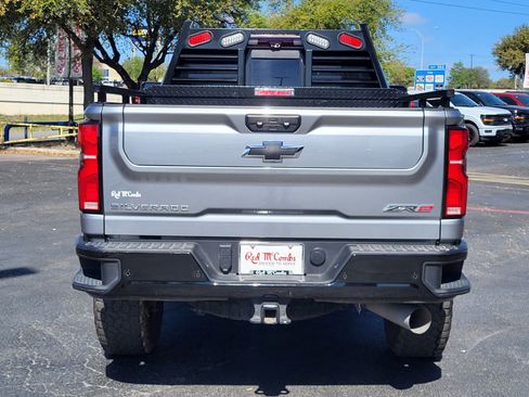 Used 2025 Chevrolet Silverado 2500 ZR2 w/ Technology Package image 5
