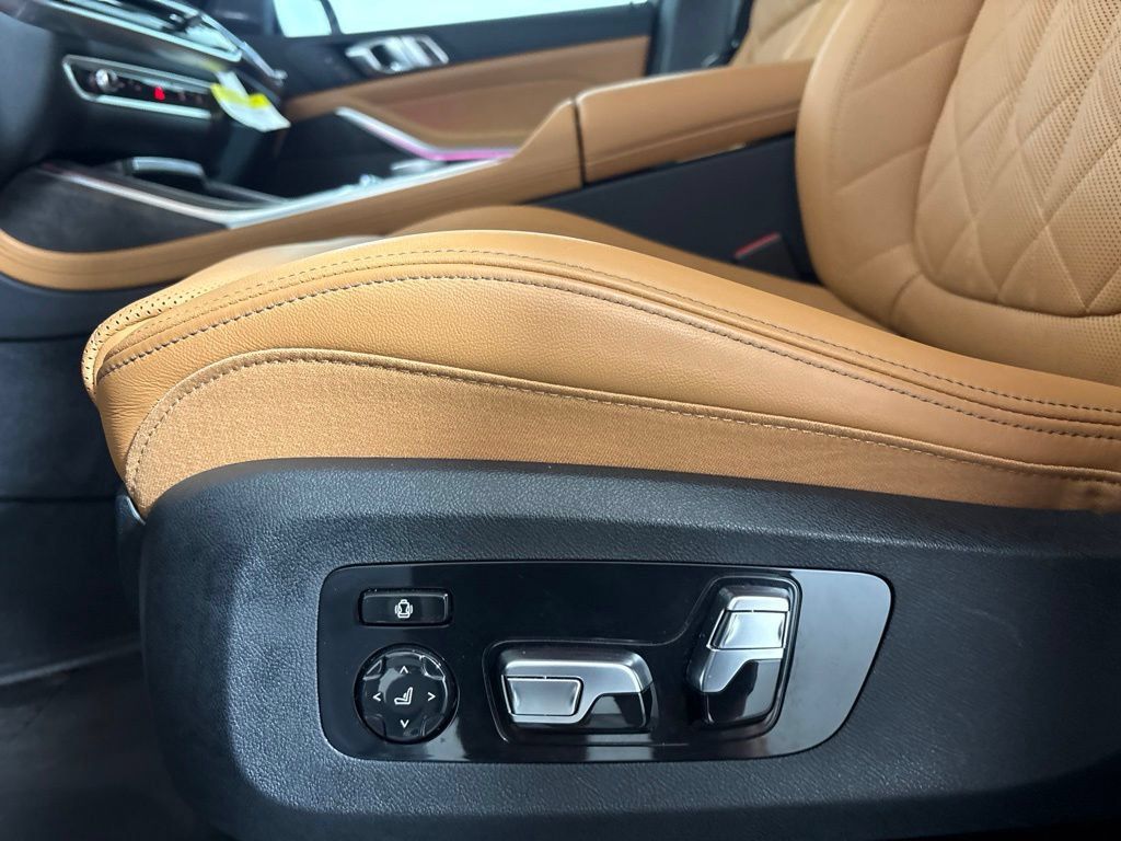 Certified 2026 BMW X7 xDrive40i w/ M Sport Package AWD/4WD image 29