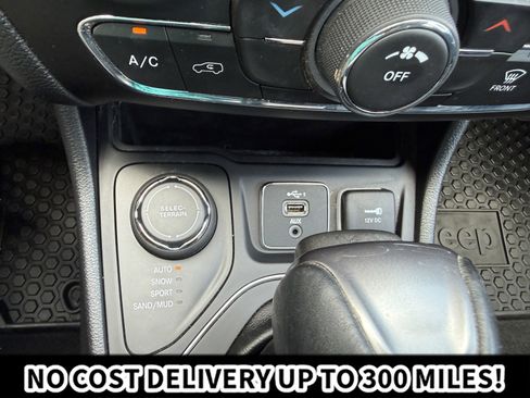 Used 2020 Jeep Cherokee Latitude Plus w/ Cold Weather Group AWD/4WD image 27