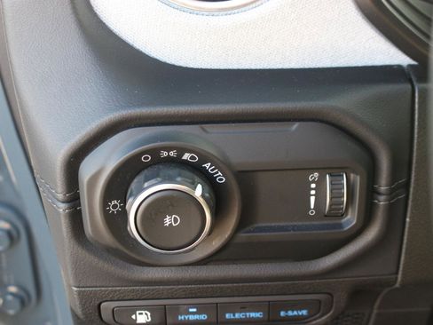 Used 2024 Jeep Wrangler Unlimited Sahara AWD/4WD image 28
