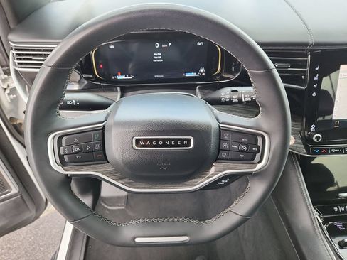 Used 2022 Jeep Wagoneer Series III w/ Flexible Seating Group AWD/4WD image 18