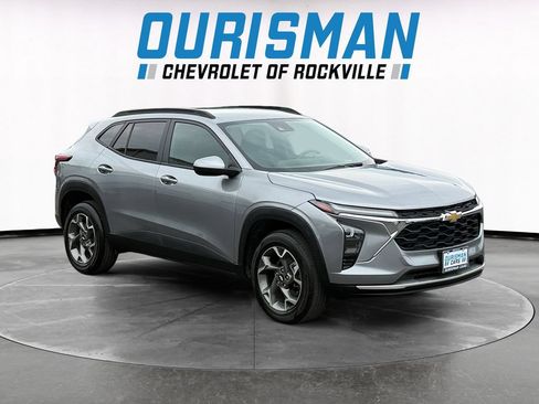 Used 2025 Chevrolet Trax LT w/ LT Convenience Package FWD image 1