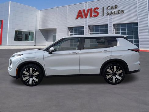 Used 2025 Mitsubishi Outlander SE FWD image 6