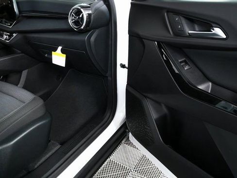 New 2026 Chevrolet Equinox LT image 23