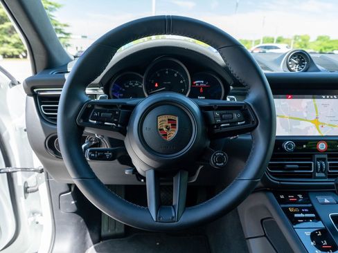 Certified 2026 Porsche Macan AWD/4WD image 26