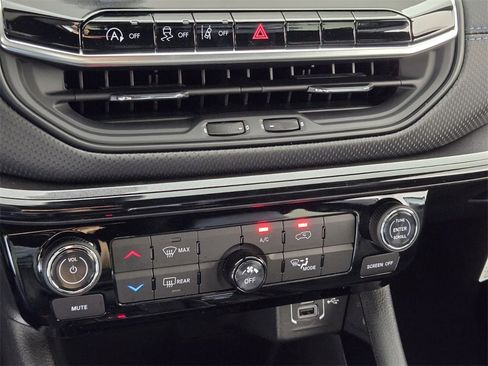 New 2026 Jeep Compass Latitude image 23