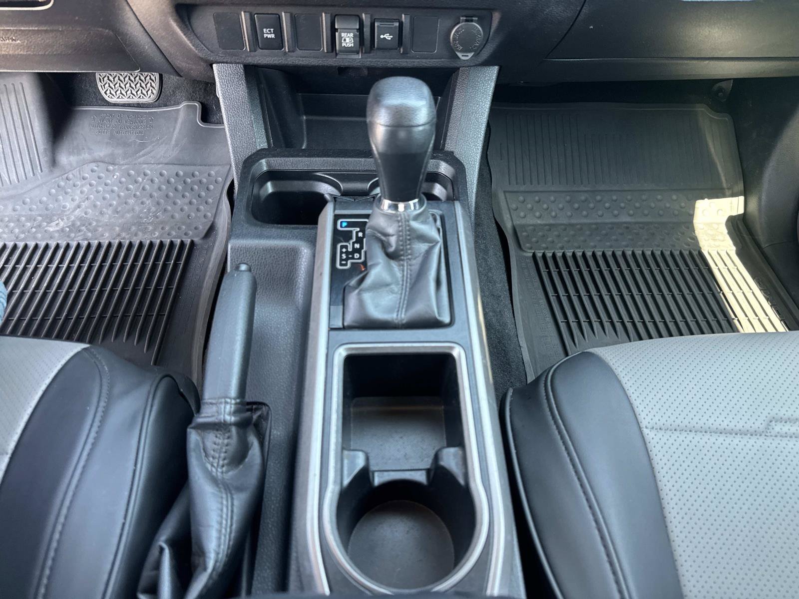 Used 2023 Toyota Tacoma SR5 AWD/4WD image 32