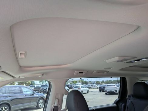Certified 2024 Kia Carnival SX Prestige FWD image 23