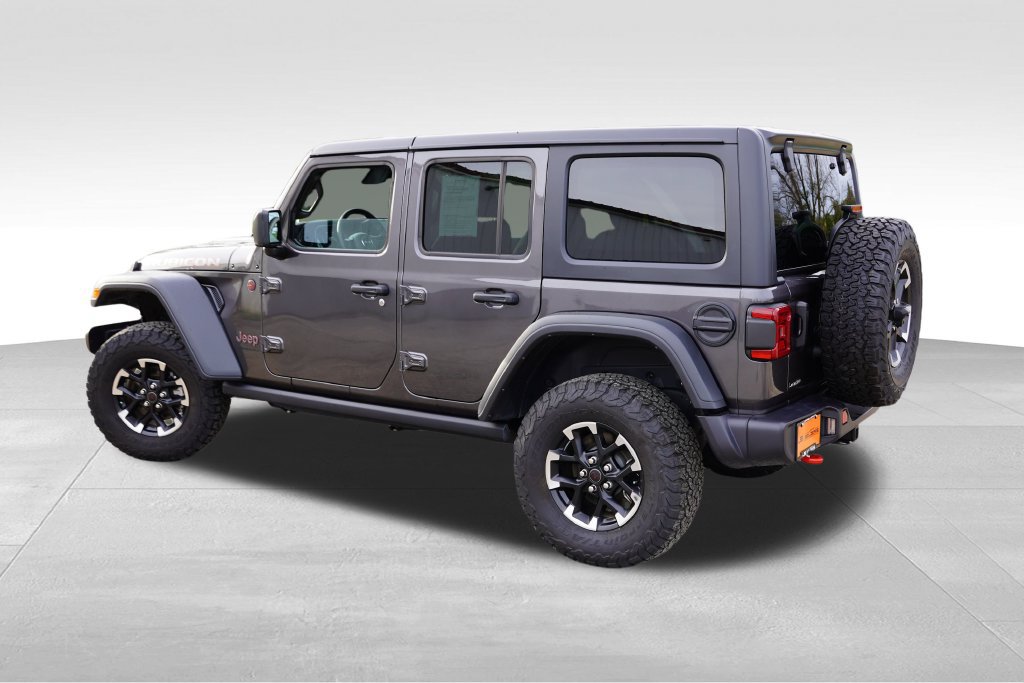 Used 2025 Jeep Wrangler Unlimited Rubicon w/ Convenience Group AWD/4WD image 8