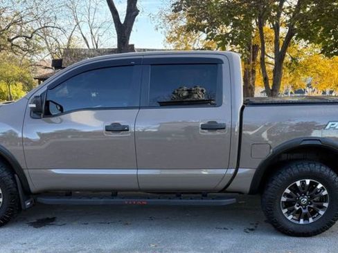Used 2021 Nissan Titan PRO-4X w/ Pro-4x Convenience Package image 10