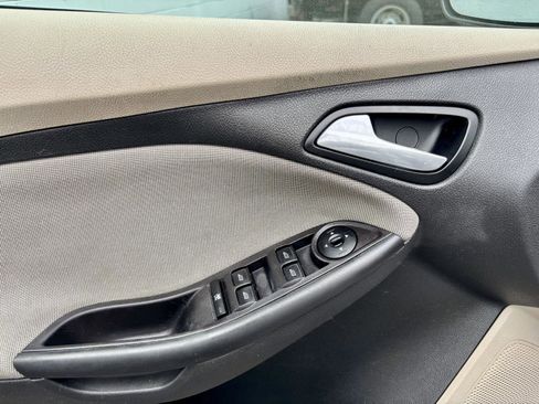 Used 2014 Ford Focus SE FWD image 19
