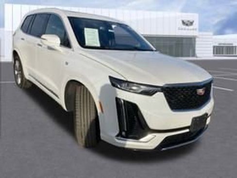 Used 2024 Cadillac XT6 Premium Luxury image 3