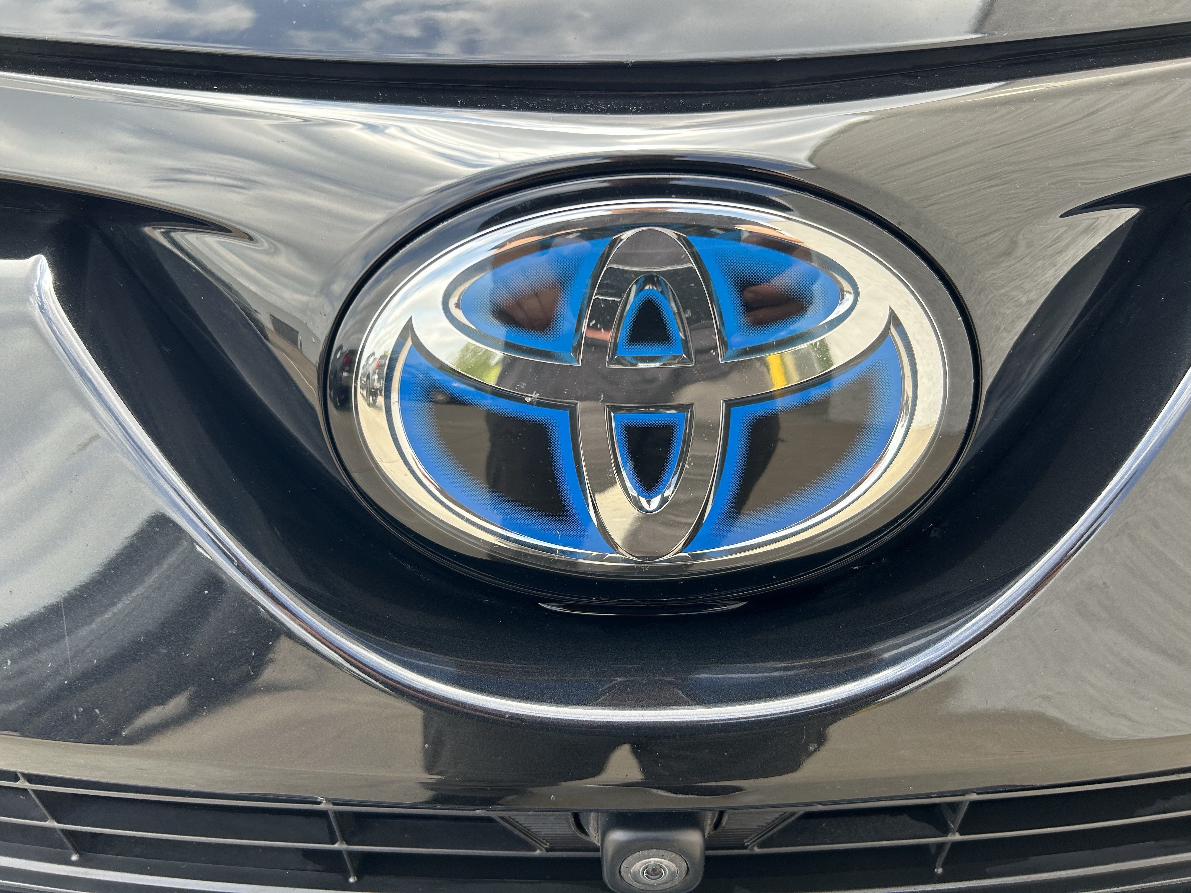 Used 2018 Toyota RAV4 Limited w/ Advanced Technology Package AWD/4WD image 7
