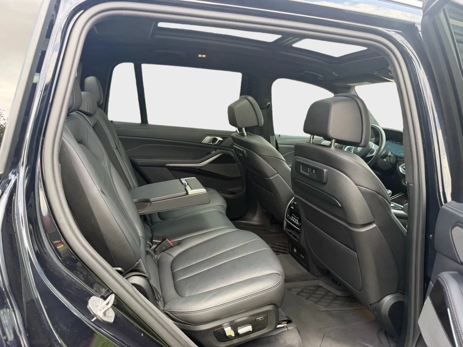 Used 2021 BMW X7 M50i w/ Executive Package AWD/4WD image 21