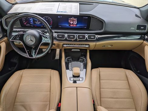 Used 2024 Mercedes-Benz GLS 580 4MATIC image 15