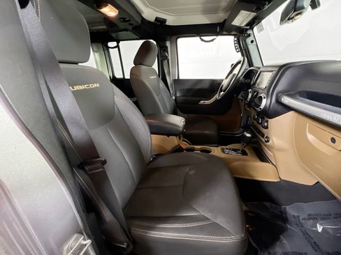Used 2017 Jeep Wrangler Unlimited Rubicon w/ Dual Top Group image 24