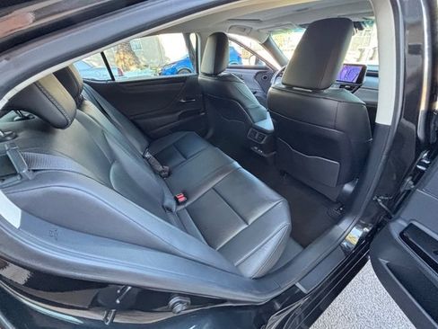 Used 2024 Lexus ES 300h w/ Premium Package FWD image 34
