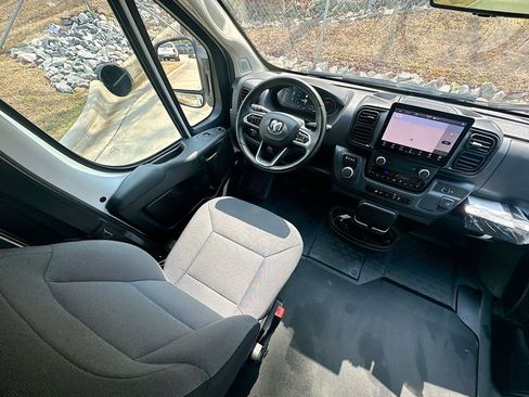 Used 2024 RAM ProMaster 3500 w/ Delivery Van Package image 9
