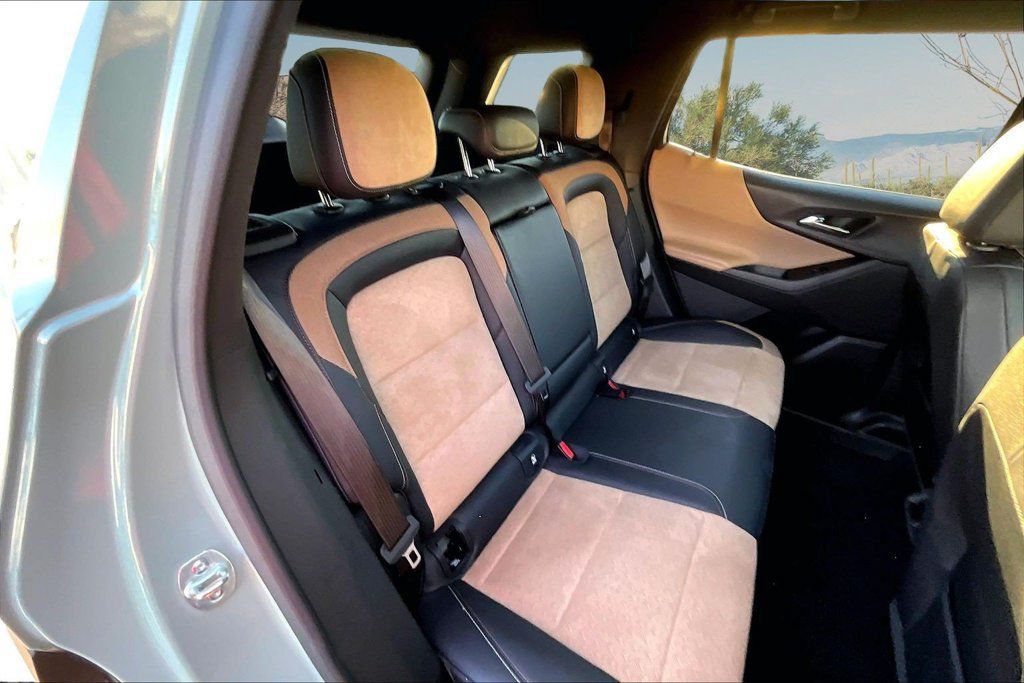 Used 2025 Chevrolet Equinox ACTIV w/ Safety and Technology Package AWD/4WD image 26