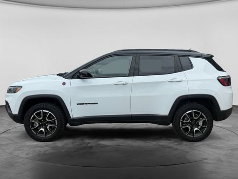 Used 2025 Jeep Compass Trailhawk AWD/4WD image 5