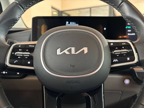 Used 2026 Kia Carnival FWD image 29