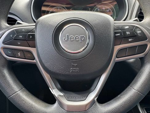 Used 2019 Jeep Cherokee Latitude w/ Popular Appearance Group image 23