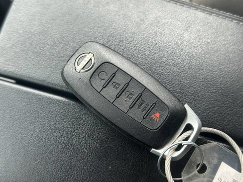 Used 2025 Nissan Rogue SV AWD/4WD image 36