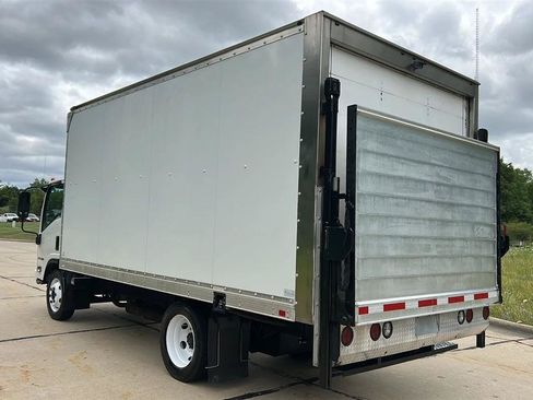 Used 2018 Isuzu NPR RWD image 14