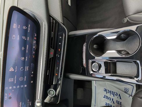 Used 2025 Buick Envision Preferred image 13