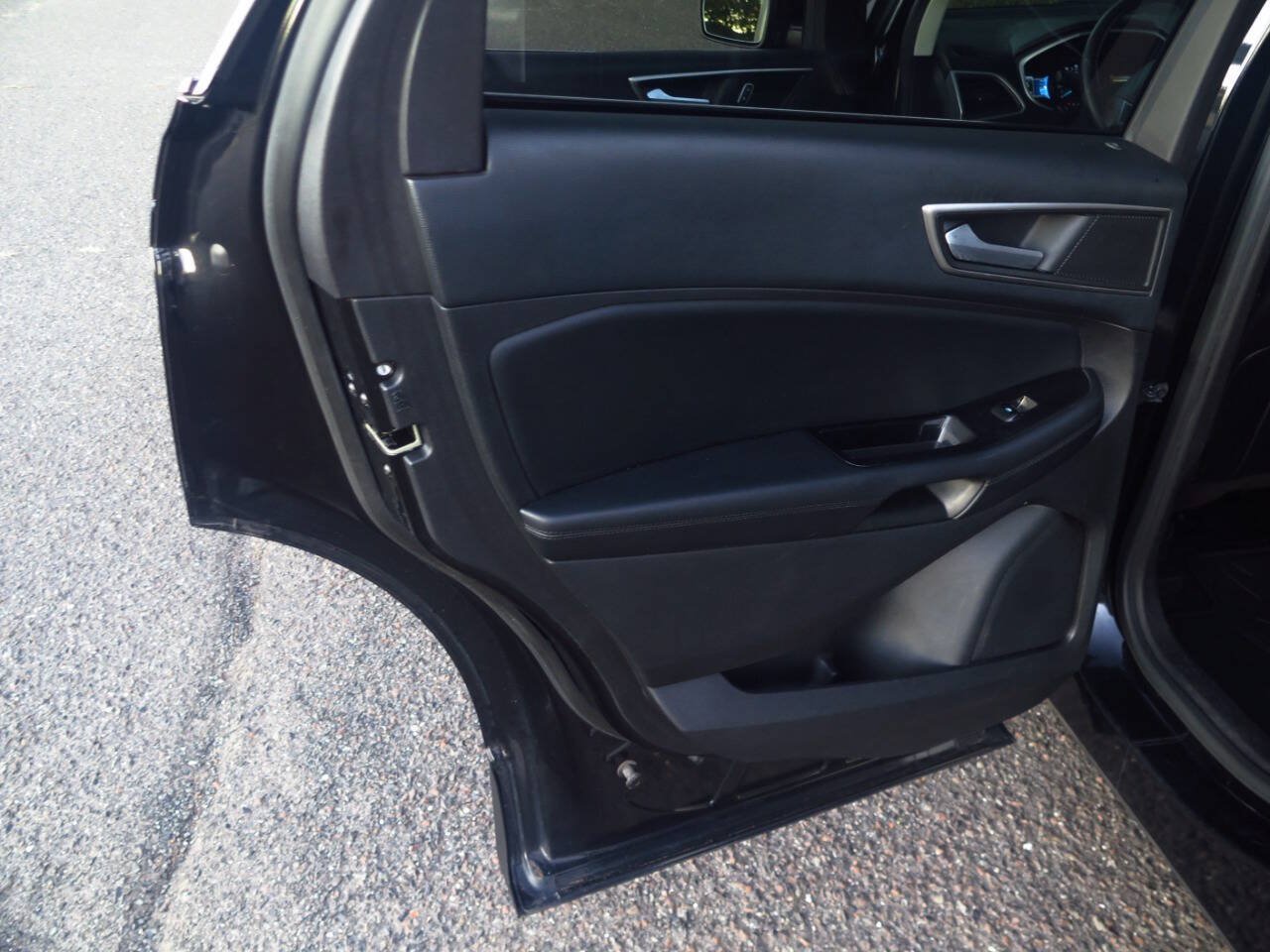 Used 2015 Ford Edge SEL w/ Equipment Group 201A AWD/4WD image 21