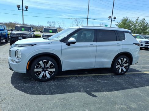 Used 2025 Mitsubishi Outlander SEL FWD image 5