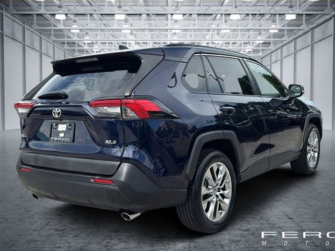Used 2019 Toyota RAV4 XLE Premium FWD image 5