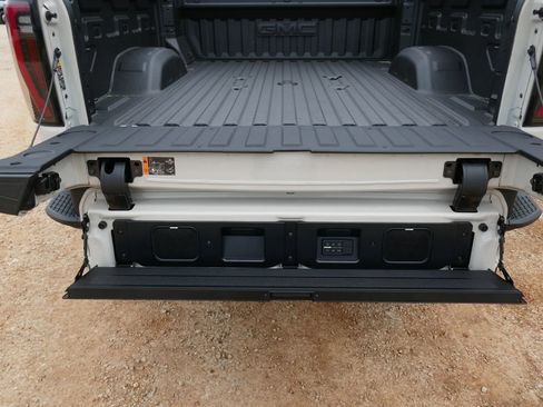 New 2026 GMC Sierra 2500 AT4X AWD/4WD image 9