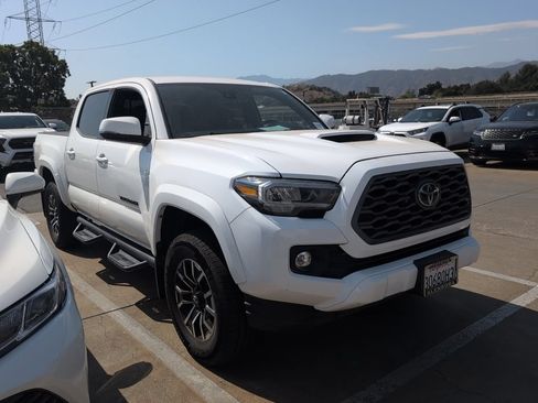 Used 2021 Toyota Tacoma TRD Sport w/ Technology Package RWD image 1