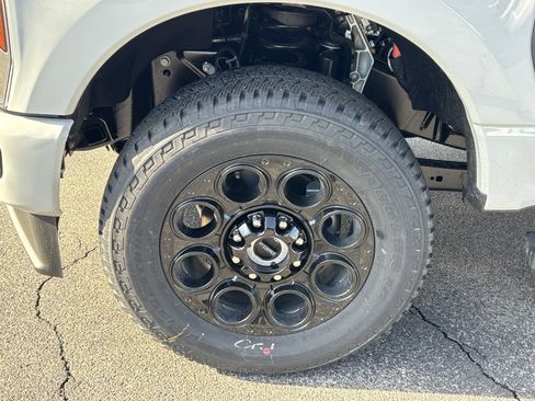 New 2026 Ford F350 Lariat w/ Black Appearance Package image 15