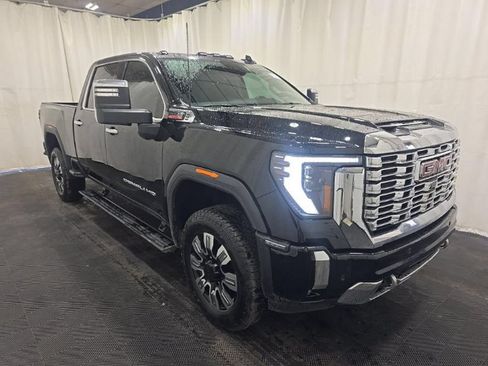 Used 2025 GMC Sierra 3500 Denali w/ Denali Reserve Package AWD/4WD image 3