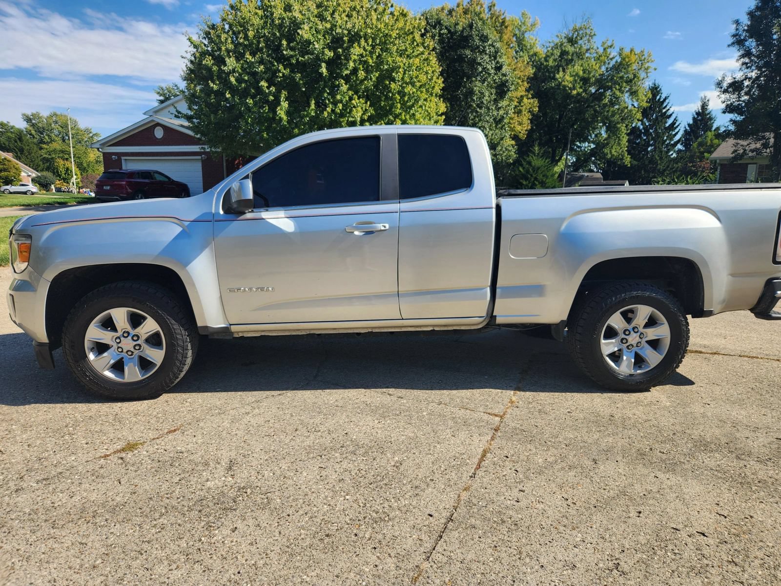 Used 2016 GMC Canyon SLE RWD image 2