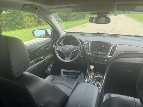 Used 2022 Chevrolet Equinox Premier FWD image 22