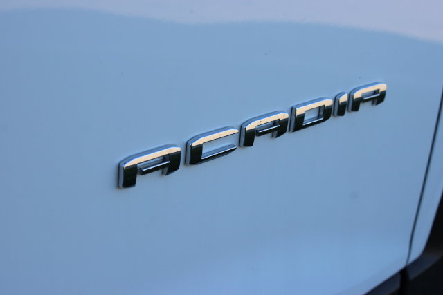 Used 2021 GMC Acadia SLT w/ Premium Package AWD/4WD image 9
