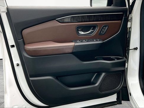 Used 2025 Honda Pilot Elite image 20