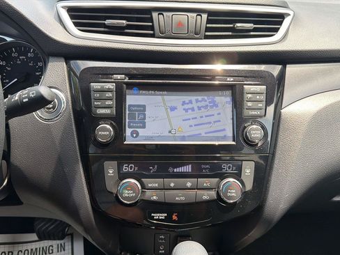 Used 2016 Nissan Rogue SV w/ SV Premium Package AWD/4WD image 15