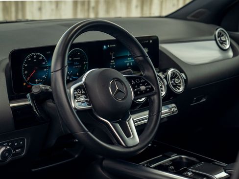 Certified 2023 Mercedes-Benz GLA 250 image 17