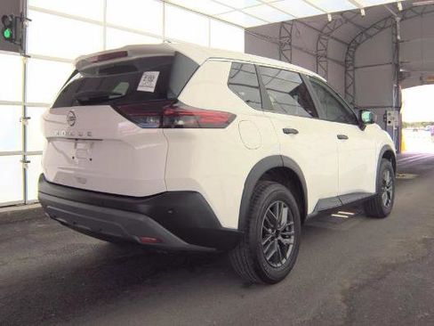 Used 2023 Nissan Rogue S FWD image 2
