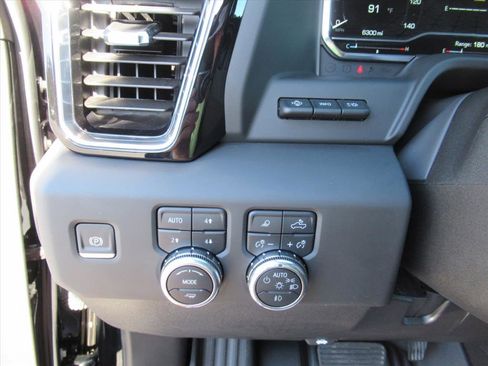 Used 2025 GMC Sierra 3500 Denali w/ Denali Reserve Package image 25