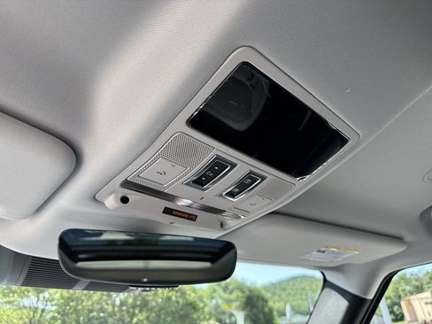 New 2025 Land Rover Defender 90 S image 28