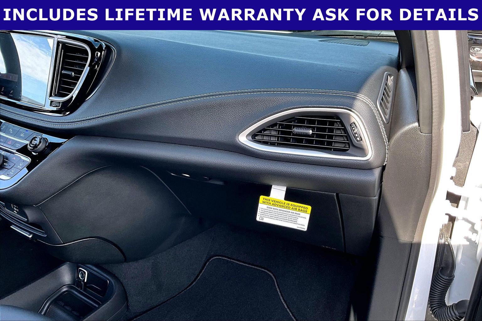 Used 2026 Chrysler Pacifica Select w/ S Appearance Package FWD image 13