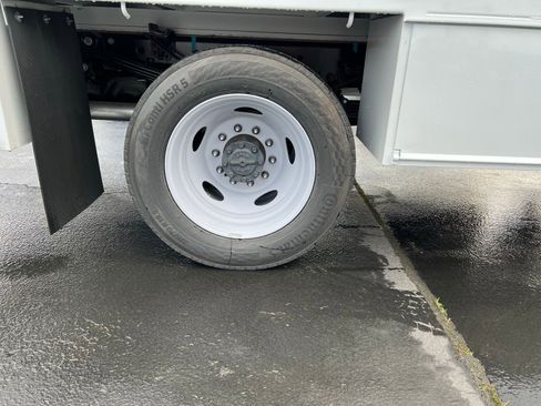 Used 2024 Ford F550 2WD Regular Cab Super Duty image 15