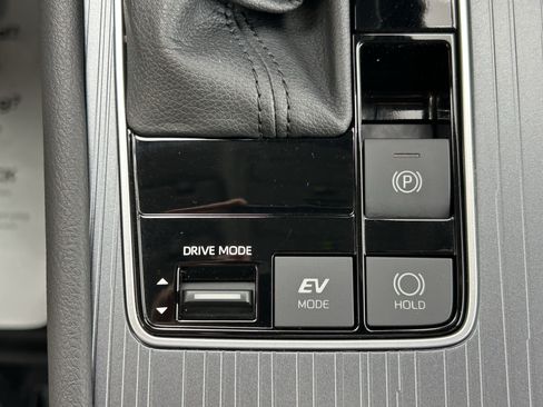 Certified 2025 Toyota Sienna LE w/ LE Plus Package AWD/4WD image 35