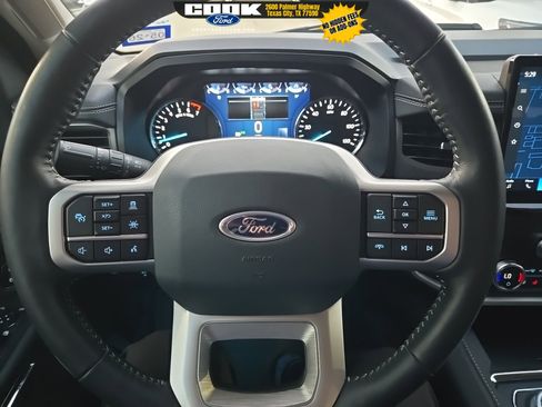 Used 2023 Ford Expedition XLT image 7